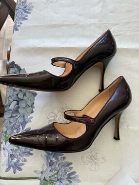 Manolo Blahnik 42 Womens Oxblood Patent Mary Jane Pumps